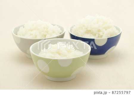 茶碗に盛ったご飯 茶碗に盛ったご飯 87255797