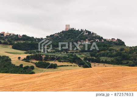 Rocca d'Orcia is a village in Tuscany with medieval Tower Rocca di Tentennano. Val d'Orcia, Italy Rocca d'Orcia is a village in Tuscany with medieval Tower Rocca di Tentennano. Val d'Orcia, Italy 87257633
