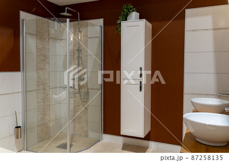 北欧デザイン、バスルームの風景 87258135