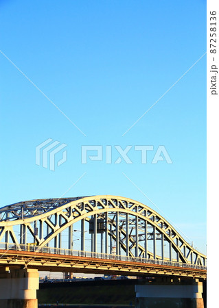 岐阜市、長良川に架かる忠節橋の風景 87258136