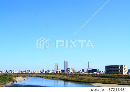 岐阜市、岐阜駅前高層ビル郡とその周辺の風景 87258484