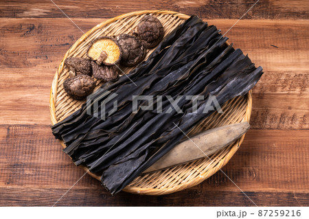 出汁(日高昆布・本枯れ節・乾燥椎茸) 出汁(日高昆布・本枯れ節・乾燥椎茸) 87259216