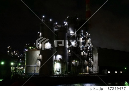 海から見る川崎の工場夜景 87259477