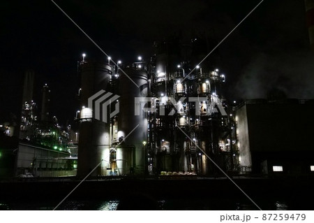 海から見る川崎の工場夜景 87259479