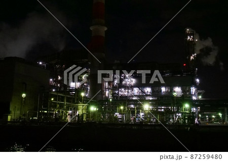 海から見る川崎の工場夜景 87259480