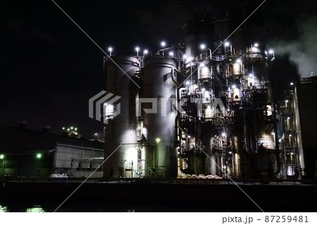 海から見る川崎の工場夜景 87259481