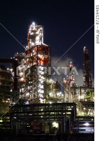 海から見る川崎の工場夜景 87259485
