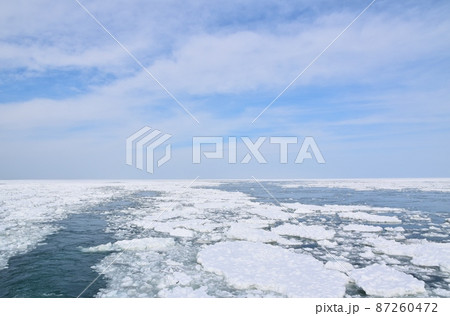 網走の流氷の海　北海道 87260472