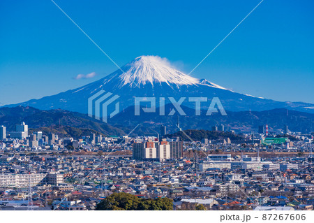 (静岡県)静岡市の街並みと富士山 (静岡県)静岡市の街並みと富士山 87267606