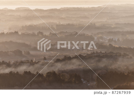 茨城県笠間市　愛宕神社から望む関東平野の朝 87267939