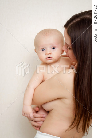 beautiful and gentle naked mom and baby against the wall beautiful and gentle naked mom and baby against the wall 87268723
