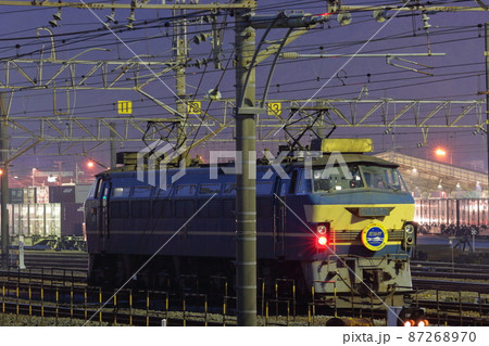 夜の貨物ターミナルで休む「ニーナ」ことEF66-27号機_2010/10/15撮影 87268970
