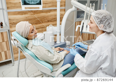 Muslim Young Woman in Dental Clinic Muslim Young Woman in Dental Clinic 87269144