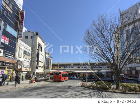 自由が丘駅　正面口前のロータリーと街並　東京都目黒区 87270452