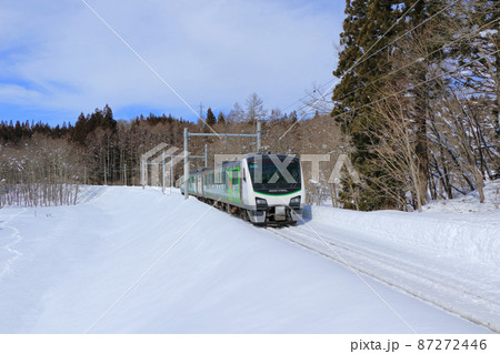 大糸線　冬のリゾートビューふるさと 87272446