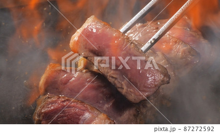 ステーキ　肉　鉄板 87272592
