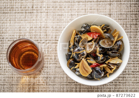 台湾名物しじみの醤油漬けには紹興酒 87273622