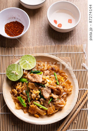 Thai food (Pad See Ew), Stir fried rice noodles with soy sauce, egg, kale and pork 87274144