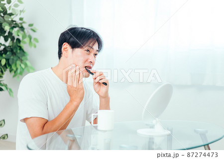 虫歯の男性 87274473