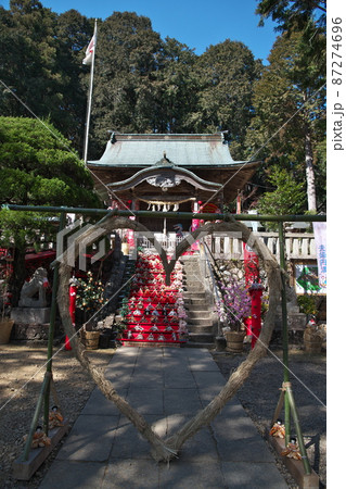神社の雛飾り 87274696