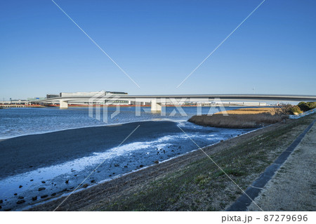 多摩川スカイブリッジと多摩川の干潟【東京都・大田区-神奈川県・川崎市】 多摩川スカイブリッジと多摩川の干潟【東京都・大田区-神奈川県・川崎市】 87279696
