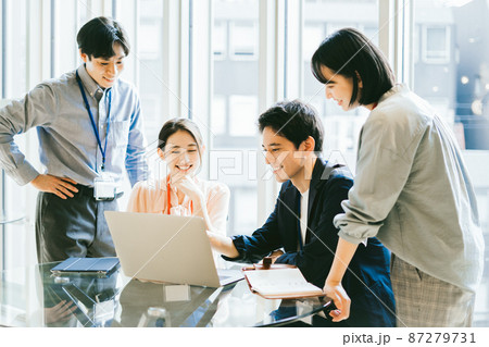 ビジネスシーン (会議、ミーティング) ビジネスシーン (会議、ミーティング) 87279731