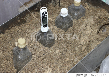 真冬の骨粉、種粕使ったぼかし肥作り 三日目発酵途中裏ワザ 87280237