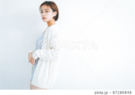 若い女性のスキンケア、ダイエットイメージ 若い女性のスキンケア、ダイエットイメージ 87280848