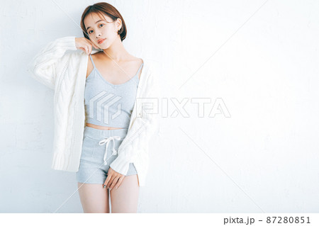 若い女性のスキンケア、ダイエットイメージ 若い女性のスキンケア、ダイエットイメージ 87280851