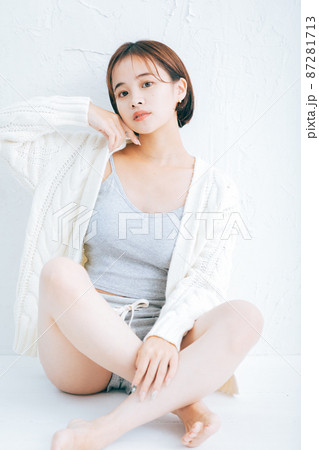 若い女性のスキンケア、ダイエットイメージ 若い女性のスキンケア、ダイエットイメージ 87281713