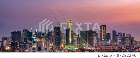 【フィリピンの風景】マニラ BGCのビル群の夕景 【フィリピンの風景】マニラ BGCのビル群の夕景 87282246