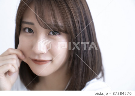 ナチュラルな女性のビューティーポートレート 87284570