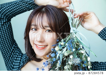 花と女性のポートレート 花と女性のポートレート 87284578