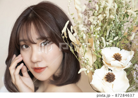 花と女性のポートレート 花と女性のポートレート 87284637