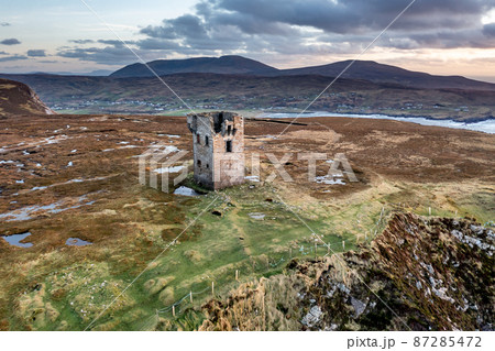 The tower at Glencolumbkille in County Donegal - Ireland 87285472