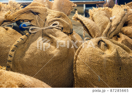 Agricultural hessian cloth sacks, rough sack material and linen fabric textile brown burlap or sackcloth bags Agricultural hessian cloth sacks, rough sack material and linen fabric textile brown burlap or sackcloth bags 87285665