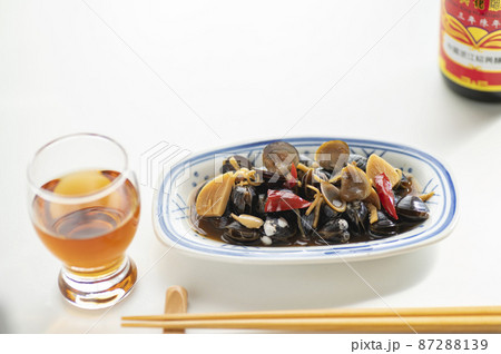 台湾名物シジミの醤油漬けには紹興酒 87288139