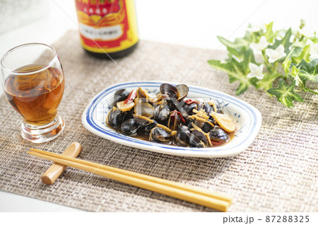 台湾名物シジミの醤油漬けには紹興酒 87288325