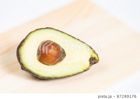 【野菜】アボカドの断面 87289176