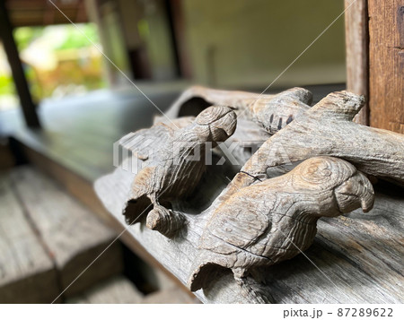 Antique decorative items decorate in restaurant 87289622