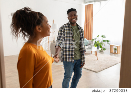 Black Couple Entering Their House Holding Hands Standing Indoors Black Couple Entering Their House Holding Hands Standing Indoors 87290053