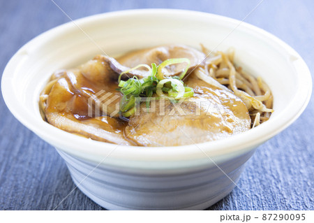 美味しいカップのこってりチャーシュー麺 美味しいカップのこってりチャーシュー麺 87290095