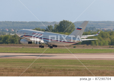 ロシア連邦大統領専用機Il-96-300PU離陸 87290704