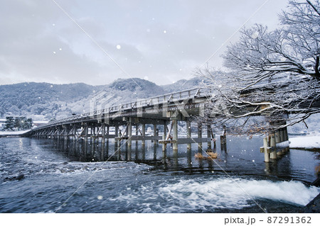雪の嵐山渡月橋 雪の嵐山渡月橋 87291362