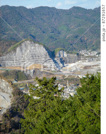 大分県・津久見の石灰鉱山 87291657