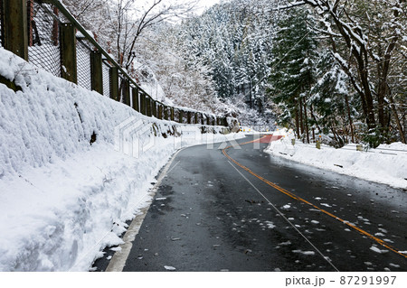 東京都 奥多摩周遊道路 積雪のため通行止め 東京都 奥多摩周遊道路 積雪のため通行止め 87291997