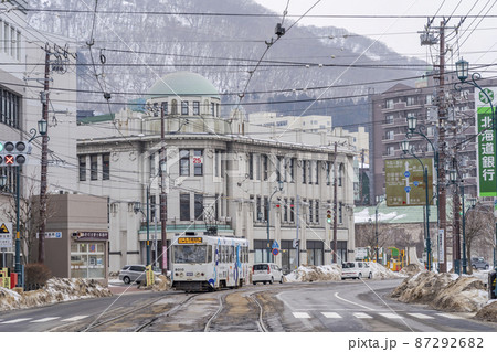 函館の町並みと函館市電　 87292682