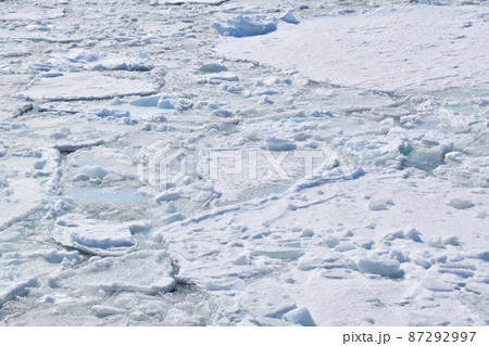 紋別の流氷の海 北海道 紋別の流氷の海 北海道 87292997