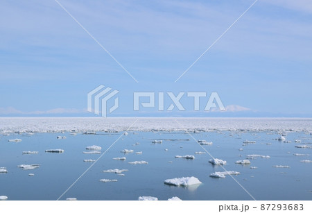 網走の流氷の海　北海道 87293683