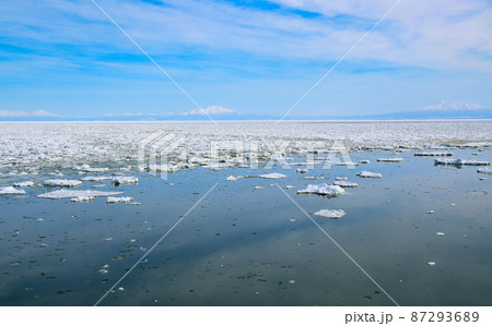 網走の流氷の海　北海道 87293689